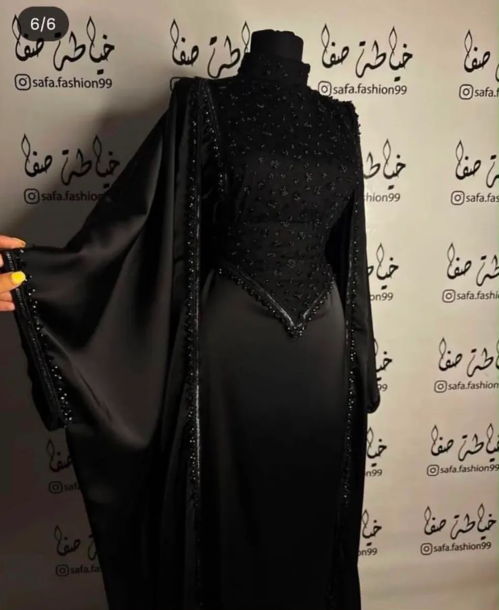 فستان أسود