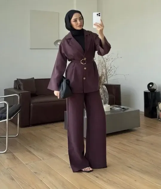 طقم مكون من قطعتين